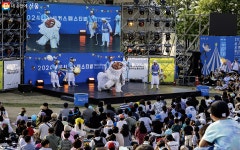 눈은 휘둥그레~ 입은 떡! 놀라움의 연속 서울서커스페스티벌 | 서울시 - 내 손안에 서울 눈은 휘둥그레~ 입은 떡! 놀라움의 연속... 