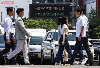 극한 더위가 찾아온다! 무더위쉼터·폭염저감시설 확인 | 서울시 - 내 손안에 서울 극한 더위가 찾아온다! 무더위쉼터·폭염저감시설 확인