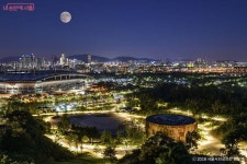 무더운 여름밤엔 탱크박스 산속 영화관…선착순 무료입장 | 서울시 - 내 손안에 서울 무더운 여름밤엔 탱크박스 산속 영화관…선착순 무료입장