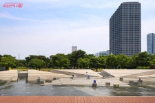 워터파크가 따로 없네! 여의도 물빛광장에서 더위사냥 | 서울시 - 내 손안에 서울 워터파크가 따로 없네! 여의도 물빛광장에서 더위사냥