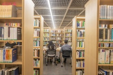 나무 아래서 독서하는 기분! 33년 만에 재단장 동작도서관 | 서울시 - 내 손안에 서울 나무 아래서 독서하는 기분! 33년 만에 재단장 동작도서관