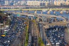 테마로 보는 서울 - 편안하고 안전하게~ 달라지는 서울교통!| 내손안에서울, 뉴스룸 편안하고 안전하게~ 달라지는 서울교통!