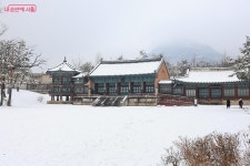 서울에도 이런 환상적 설경(雪景)이! 은빛으로 물든 경복궁 풍경 | 서울시 - 내 손안에 서울 서울에도 이런 환상적 설경(雪景)이! 은빛으로 물든... 