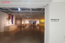 놓치면 후회! 현대 미디어 아트의 거장 백남준의 로봇 작품을 한자리에 | 서울시 - 내 손안에 서울 놓치면 후회! 현대 미디어 아트의 거장 백남준... 