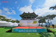 개나리와 홍매화가 들고 온 봄소식…응봉산·봉은사를 찾았어요 | 서울시 - 내 손안에 서울 개나리와 홍매화가 들고 온 봄소식…응봉산·봉은사를... 