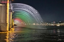 서래섬·세빛섬·달빛무지개분수…야경투어로 만난 황홀한 한강의 밤 | 서울시 - 내 손안에 서울 서래섬·세빛섬·달빛무지개분수…야경투어로... 