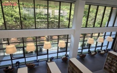 근처인데도 숲으로 소풍 온 기분?! 강동숲속도서관 | 서울시 - 내 손안에 서울 지하철역 근처인데도 숲으로 소풍 온 기분?! 강동숲속도서관