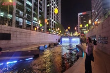 청계천의 밤, 연등으로 물들다…전통등전시회 산책 어때요? | 서울시 - 내 손안에 서울 청계천의 밤, 연등으로 물들다…전통등전시회 산책 어때요?