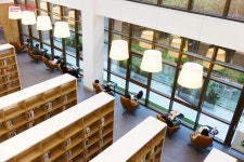 숲속도서관의 끝판왕이 나타났다! 강동숲속도서관 개관 | 서울시 - 내 손안에 서울 숲속도서관의 끝판왕이 나타났다! 강동숲속도서관 개관