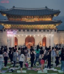 매년 인기! 광화문 달빛요가 13일부터 선착순 모집 | 서울시 - 내 손안에 서울 매년 인기! 광화문 달빛요가 13일부터 선착순 모집