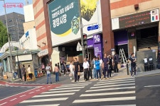 걸어서 도심 속으로! 한결 편해진 보행친화거리 창경궁로 | 서울시 - 내 손안에 서울 걸어서 도심 속으로! 한결 편해진 보행친화거리 창경궁로