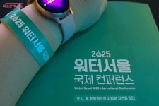 청계천 복원 20주년, 워터슈즈 대여해서 발 담가봐요! (ft.토크콘서트) | 서울시 - 내 손안에 서울 청계천 복원 20주년, 워터슈즈 대여해서 발... 