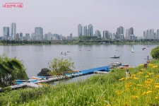 한강 3종 축제 현장 스케치 | 서울시 - 내 손안에 서울 도전은 쉬엄쉬엄, 안전은 철저하게! 한강 3종 축제 현장 스케치