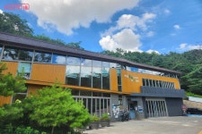 책장을 넘기는 매순간이 힐링, 아차산숲속도서관에서 쉬어 가세요... 손안에 서울 책장을 넘기는 매순간이 힐링, 아차산숲속도서관에서 쉬어 가세요~