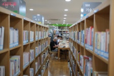 영어·음악·역사…테마 따라 떠나는 양천구 도서관 피서! | 서울시 - 내 손안에 서울 영어·음악·역사…테마 따라 떠나는 양천구 도서관 피서!