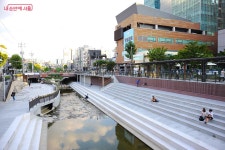 수변활력거점 12·13호 연속 개장! 성북천·양재천의 달라진 모습은? | 서울시 - 내 손안에 서울 수변활력거점 12·13호 연속 개장! 성북천... 