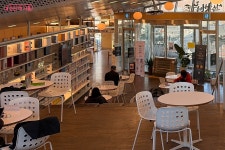 성수동의 빠름 속에서 만난 사유 공간, 성수아트홀 내 성수책마루 | 서울시 - 내 손안에 서울 성수동의 빠름 속에서 만난 사유 공간, 성수아트홀... 