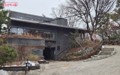 춥다고 집안에만 있지 말고 배봉산 숲속도서관으로 힐링 책 여행 고고! | 서울시 - 내 손안에 서울 춥다고 집안에만 있지 말고 배봉산... 