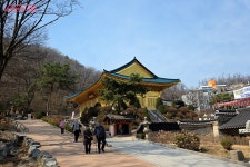 금빛 사찰 수국사 구경하고 봉산 산책까지 | 서울시 - 내 손안에 서울 이색 나들이 코스 추천! 금빛 사찰 수국사 구경하고 봉산 산책까지