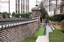 고종의 길부터 이준 열사 집터까지…지금 가기 좋은 정동 인근 역사코스 | 서울시 - 내 손안에 서울 고종의 길부터 이준 열사 집터까지…지금 가기... 