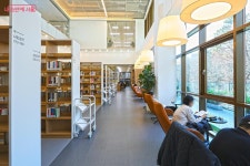 책과 음악 그리고 숲이 하나 된 강동숲속도서관 | 서울시 - 내 손안에 서울 도서관의 진화! 책과 음악 그리고 숲이 하나 된 강동숲속도서관