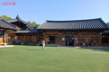 도심에서 즐기는 전통의 멋…남산골한옥마을과 서울남산국악당 | 서울시 - 내 손안에 서울 도심에서 즐기는 전통의 멋…남산골한옥마을과... 