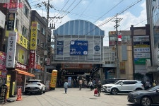 달라진 대림골목시장 | 서울시 - 내 손안에 서울 비 오면 우산 펴던 시장에 지붕이 생겼어요! 달라진 대림골목시장 