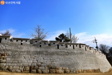 [사진] 한양도성 인왕산 구간에서 바라 본 서울 | 서울시 - 내 손안에 서울 [사진] 한양도성 인왕산 구간에서 바라 본 서울