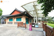 찬찬히 보아도 예쁘다! 남산둘레길 > 내 손안에 서울 > 서울이야기 > 시민소통 > 정보소통광장 찬찬히 보아도 예쁘다! 남산둘레길