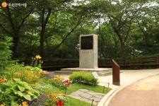 찬찬히 보아도 예쁘다! 남산둘레길 > 내 손안에 서울 > 서울이야기 > 시민소통 > 정보소통광장 찬찬히 보아도 예쁘다! 남산둘레길