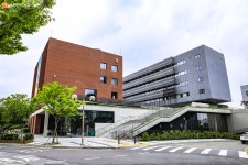 [사진] 서울시립대학교 안에서 눈길을 끄는 이 건물은? | 서울시 - 내 손안에 서울 [사진] 서울시립대학교 안에서 눈길을 끄는 이 건물은? 