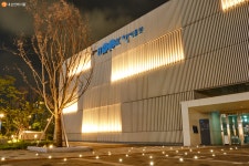 [사진] 어둠을 밝히는 송파책박물관 | 서울시 - 내 손안에 서울 [사진] 어둠을 밝히는 송파책박물관