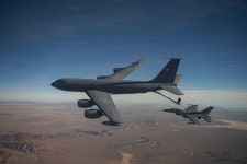 미국, KC-135 급유기 무인화 검토 - 군사 마이너 갤러리
