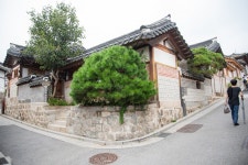 북촌문화센터가 된 ‘계동마님 댁’, 서울 계동 근대 한옥<세월의 흔적... 테마 북촌문화센터가 된 ‘계동마님 댁’, 서울 계동 근대 한옥