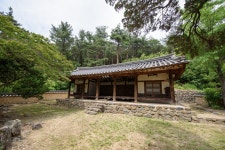 이언적의 덕행을 기리는 옥산서원