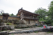 신라 절터에 세운 경주 월암 종택