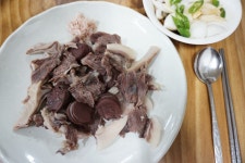 충청도 ‘병천순대국밥’의 원조, 천안 청화집<세월에 담긴 신뢰, 지역의 오래된 가게<지역N문화 테마 충청도 ‘병천순대국밥’의 원조, 천안... 