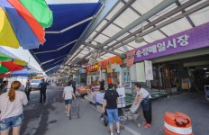 세 개의 시장이 합쳐진 송정삼색시장<소중한 기억 속 푸짐한 情, 시장<지역N문화 테마 세 개의 시장이 합쳐진 송정삼색시장