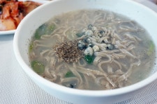 자연산 굴과 까나리액젓으로 만든 김치의 깊은 맛, 짠지떡<우리집의 맛과 향, 향토음식<지역N문화 테마 자연산 굴과 까나리액젓으로 만든 김치의... 