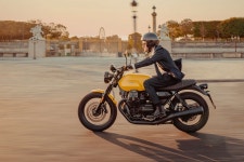 Moto Guzzi ⏤ V7 Stone & Special | Behance Moto Guzzi ⏤ V7 Stone & Special