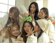 퍼플키스(PURPLE KISS) 아지트 (agit) Performance Video... 퍼플키스(PURPLE KISS) 아지트 (agit) Performance Video - Divide kim