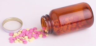 치주염 치료의 새로운 대안. 약 만으로 잇몸병을 치료할 수 있을까 | by 최홍배 Hongbae Choi | Medium 치주염 치료의 새로운 대안