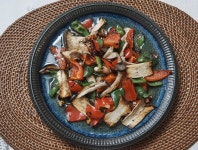 버섯 소테 샐러드. 우부래도- 우찬 셰프 | 대한민국 | by... for a Healthy World: A Greenpeace Cookbook | Medium 버섯 소테 샐러드