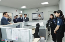 법무부 - 법무부장관, 인천공항출입국·외국인청 정책현장 방문>법무부장관, 인천공항출입국·외국인청 정책현장 방문 K2WebWizard