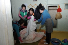 “반갑네, 우리 손주 며느리 왔는가”:내외신문 ≪내외신문≫ “반갑네, 우리 손주 며느리 왔는가”