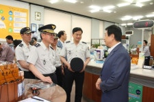 경북경찰청장, 경산 중앙파출소 격려 방문 및 전통시장 장보기 행사:내외신문 ≪내외신문≫ 경북경찰청장, 경산 중앙파출소 격려 방문 및... 