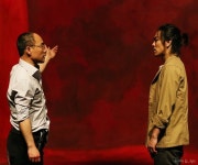 (공연리뷰) “넌 처음으로 존재했어!” 강렬한 ‘레드’속으로, 연극<레드>:내외신문 ≪내외신문≫ (공연리뷰) “넌 처음으로 존재했어!” 강렬한... 