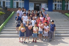 한화생명(주), 울릉도 천부초등학교에 금융교육과 함께 농구공 기증... 한화생명(주), 울릉도 천부초등학교에 금융교육과 함께 농구공 기증