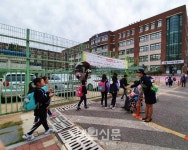 계양구, 시민단체와 어린이 교통사고 줄이기(교통안전) 캠페인:내외신문 ≪내외신문≫ 계양구, 시민단체와 어린이 교통사고 줄이기(교통안전)... 