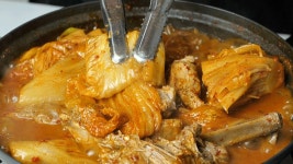 국·탕·찌개 > 돼지갈비 김치찜 2인분 1팩 정말간편 밀키트 | 오늘의집 쇼핑 돼지갈비 김치찜 2인분 1팩 정말간편 밀키트